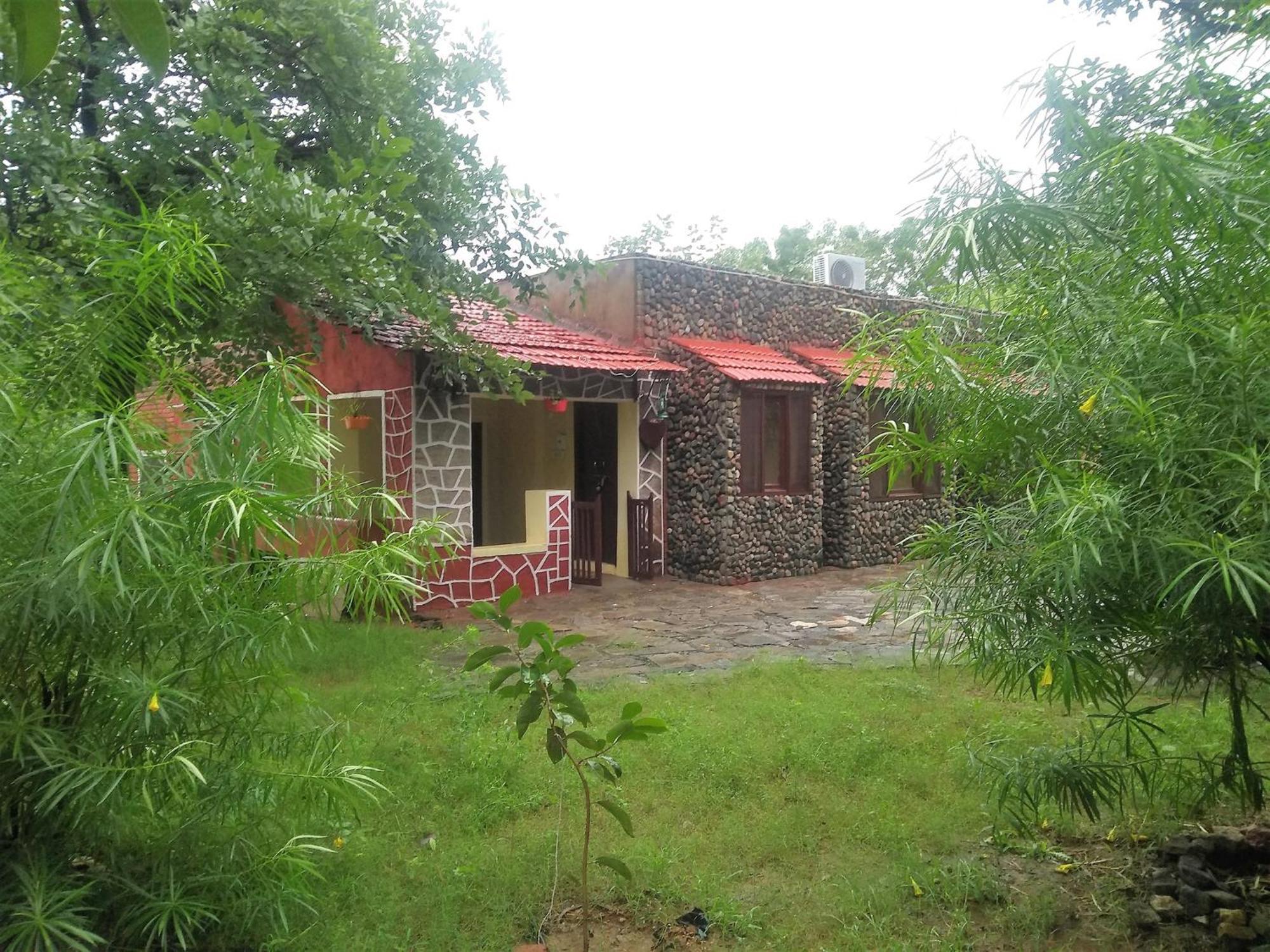 Shivika Lake Hotel Ranakpur Sādri Eksteriør bilde